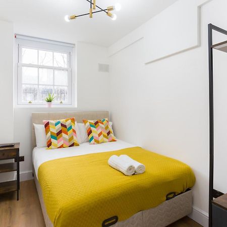 City Centre One Bedroom Apartment Next To Station, Newly Renovated Londra Exterior foto