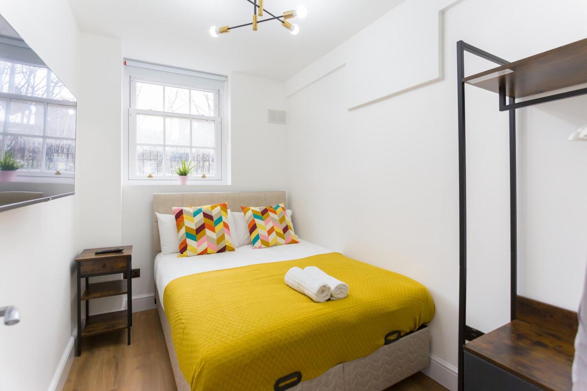 City Centre One Bedroom Apartment Next To Station, Newly Renovated Londra Exterior foto
