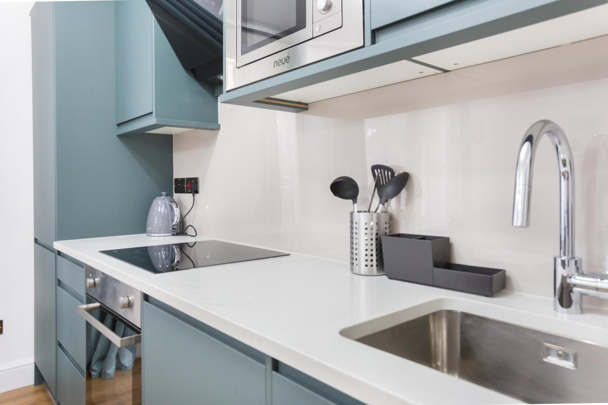 City Centre One Bedroom Apartment Next To Station, Newly Renovated Londra Exterior foto