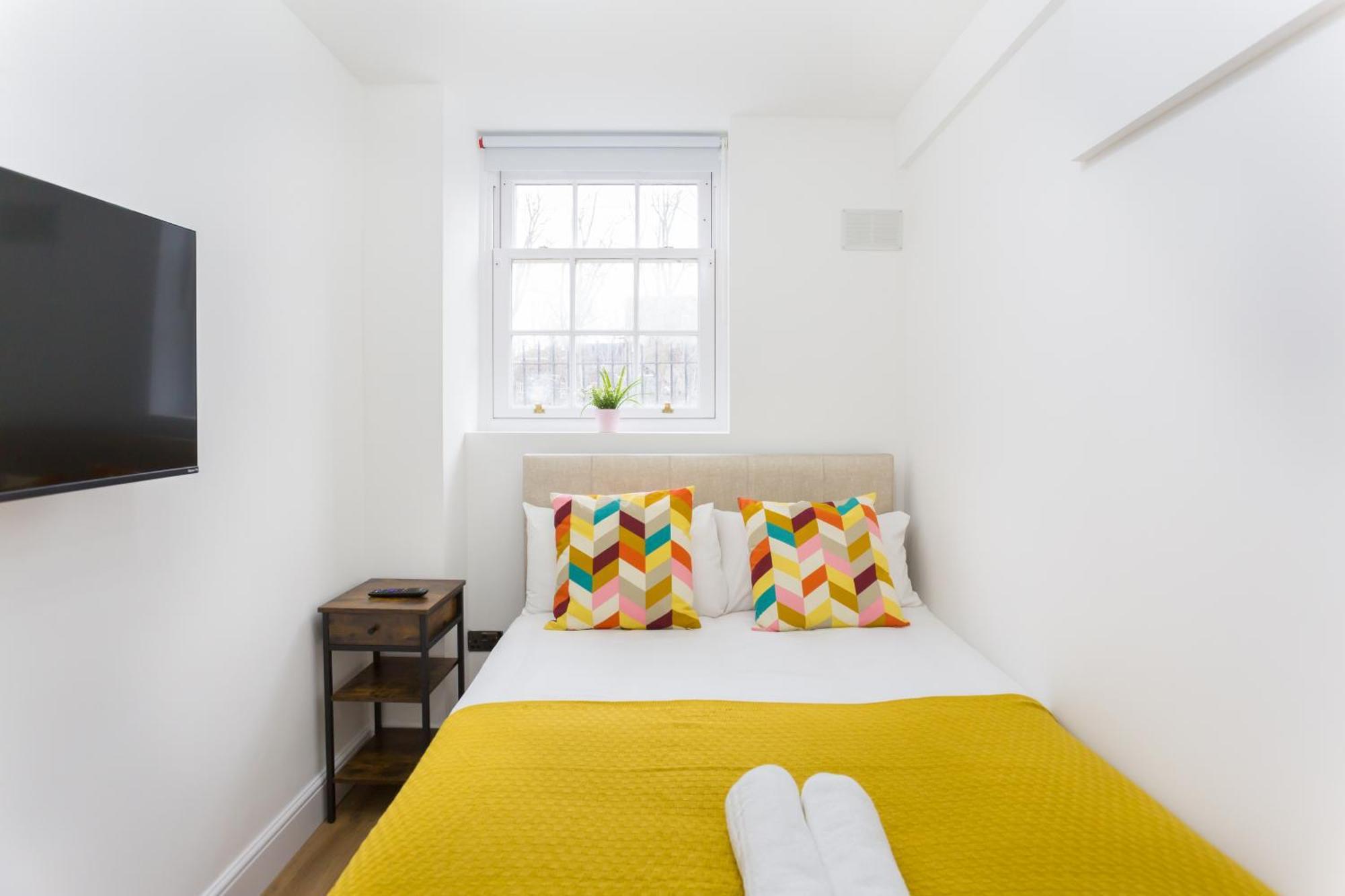 City Centre One Bedroom Apartment Next To Station, Newly Renovated Londra Exterior foto