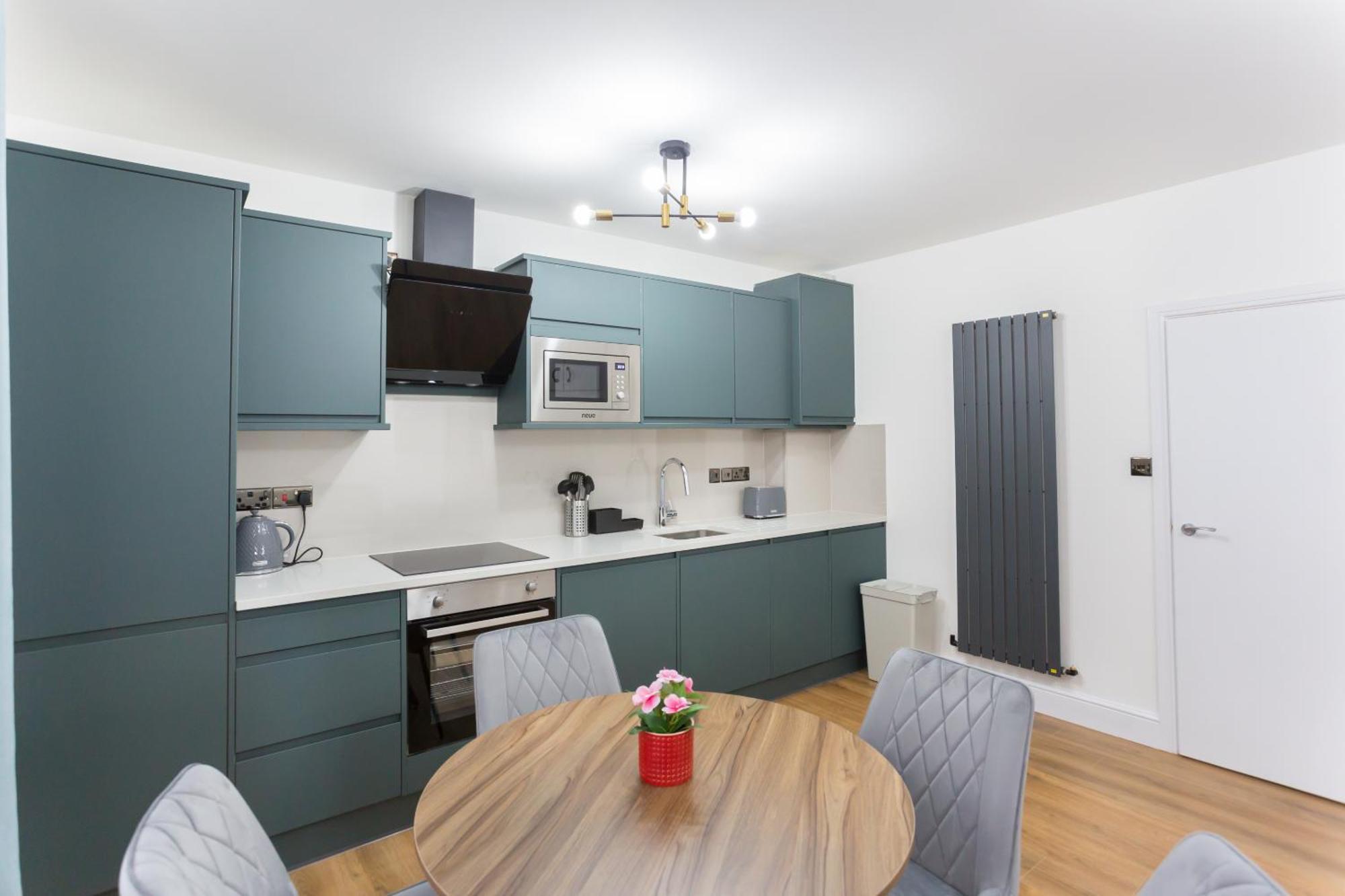 City Centre One Bedroom Apartment Next To Station, Newly Renovated Londra Exterior foto