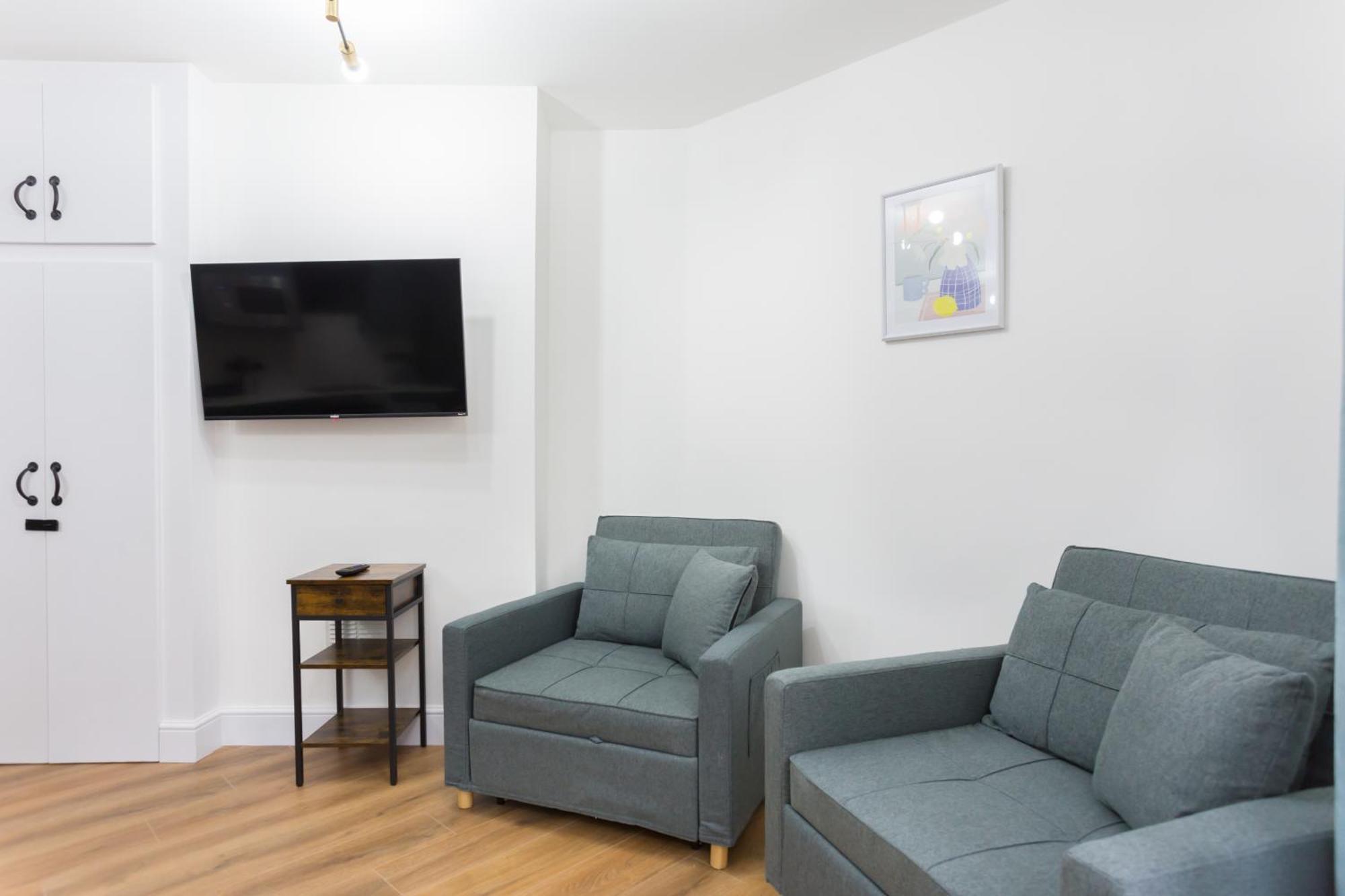 City Centre One Bedroom Apartment Next To Station, Newly Renovated Londra Exterior foto