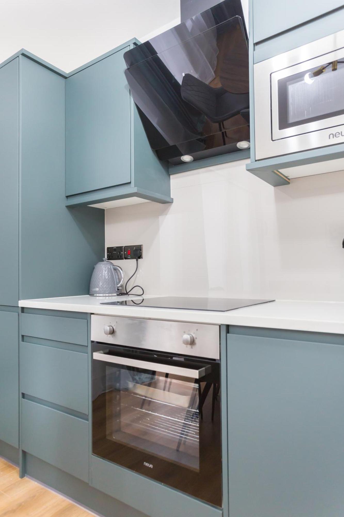 City Centre One Bedroom Apartment Next To Station, Newly Renovated Londra Exterior foto