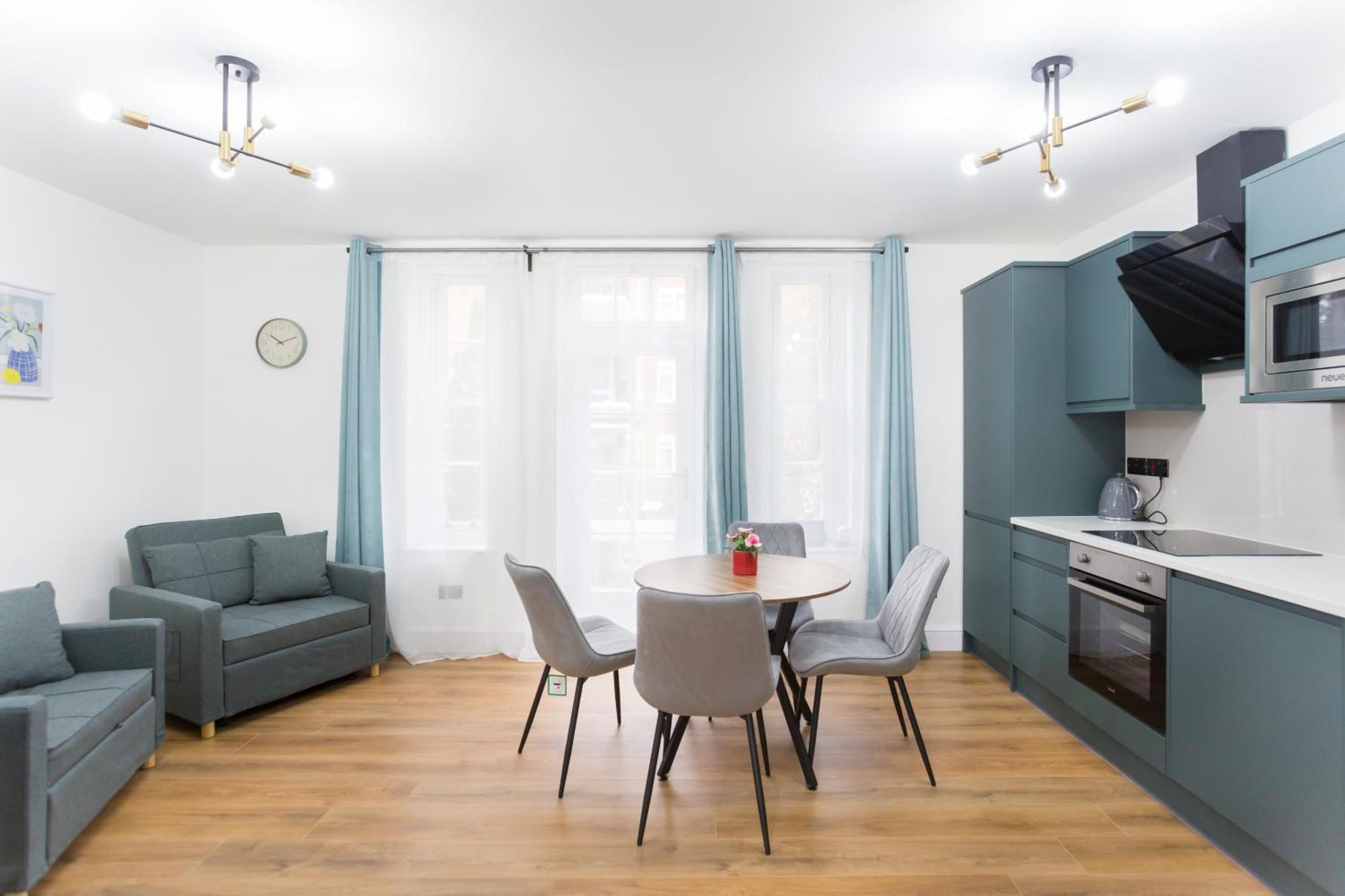 City Centre One Bedroom Apartment Next To Station, Newly Renovated Londra Exterior foto
