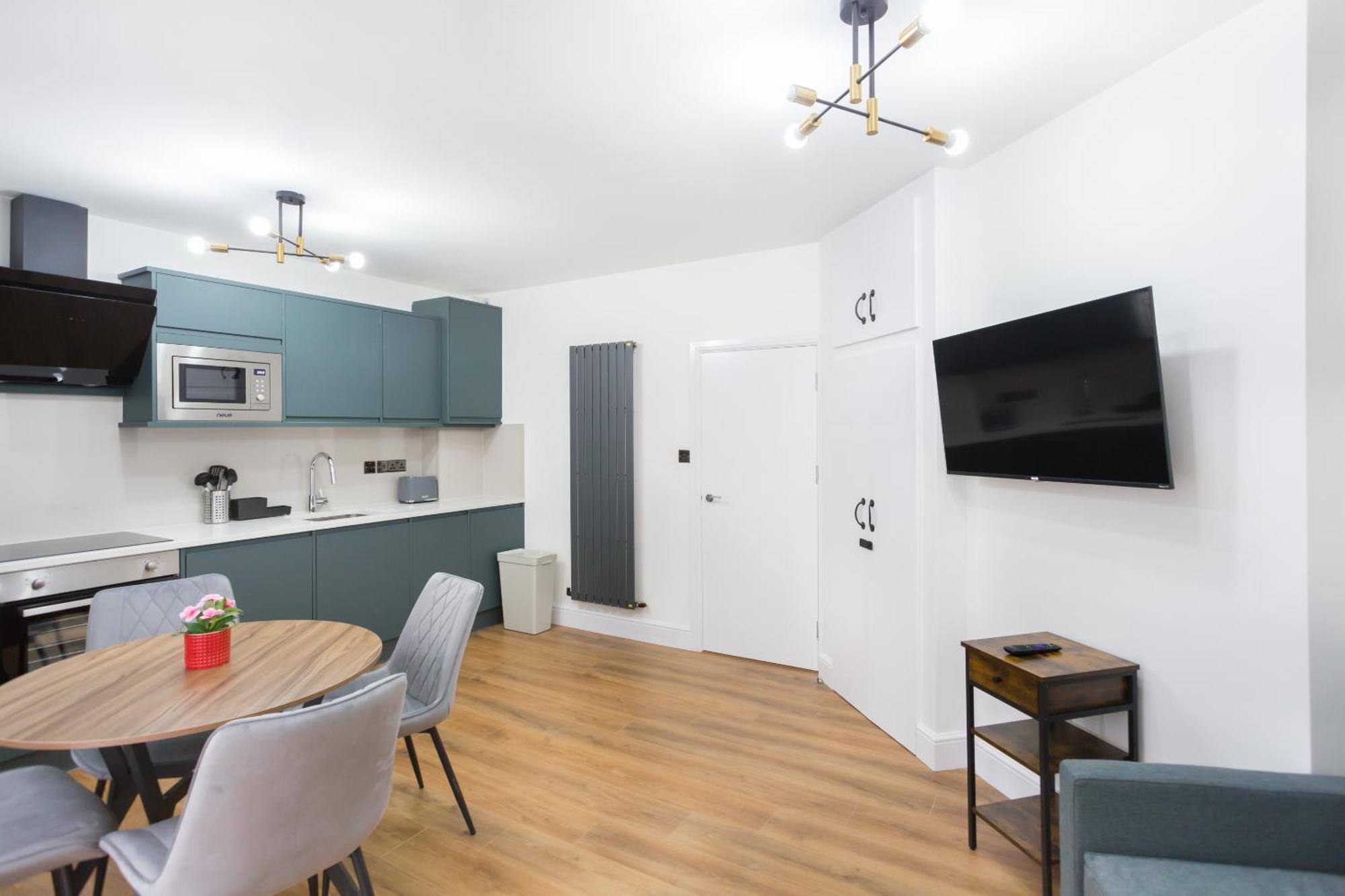 City Centre One Bedroom Apartment Next To Station, Newly Renovated Londra Exterior foto